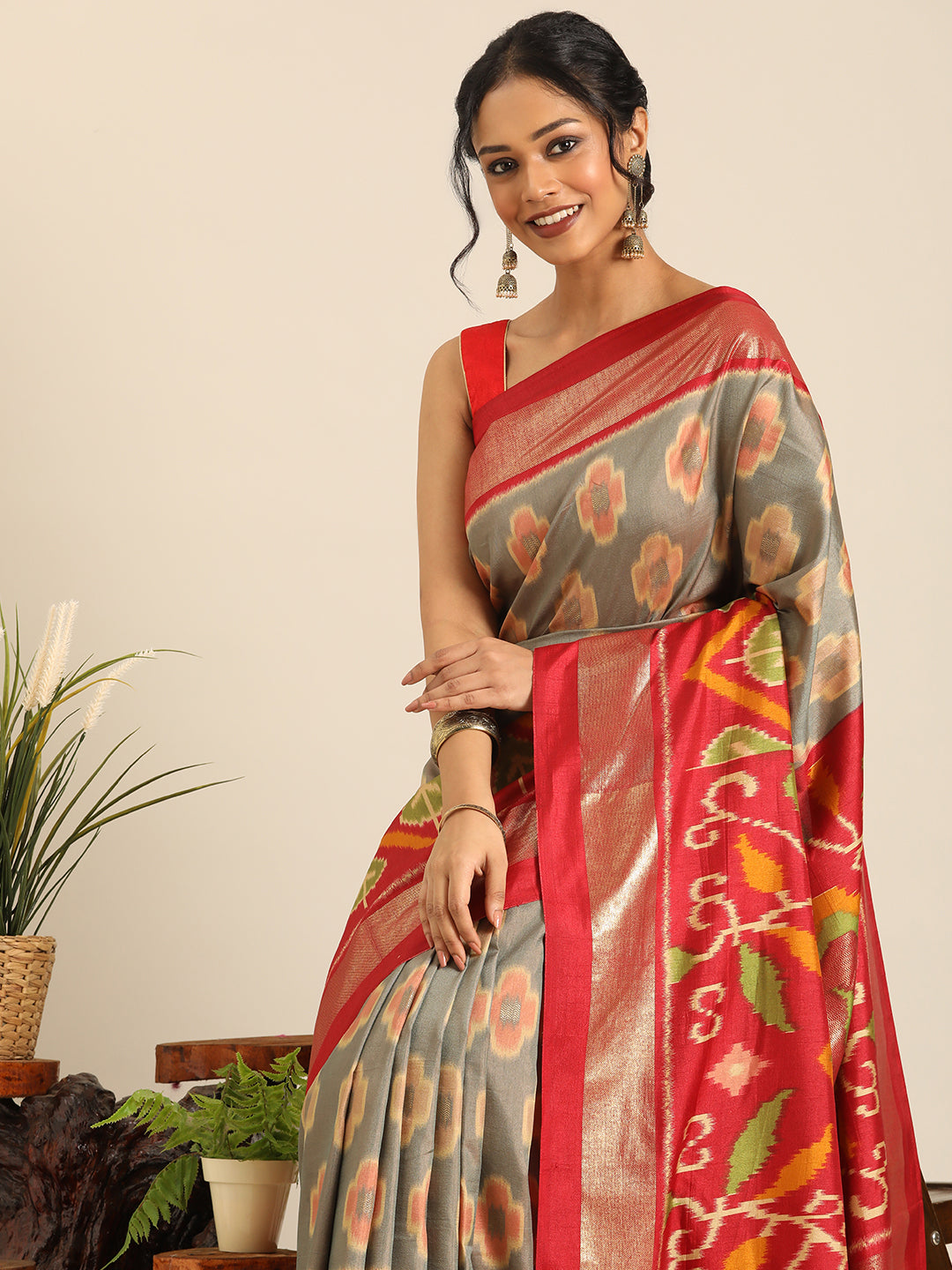 Tanta–Grey Printed Soft Silk Saree