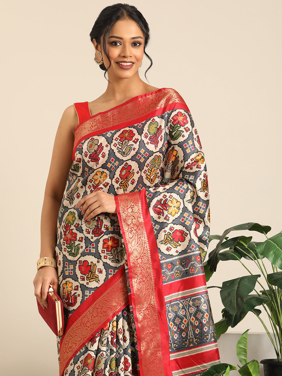 Niraaya–Red Printed Soft Silk Saree