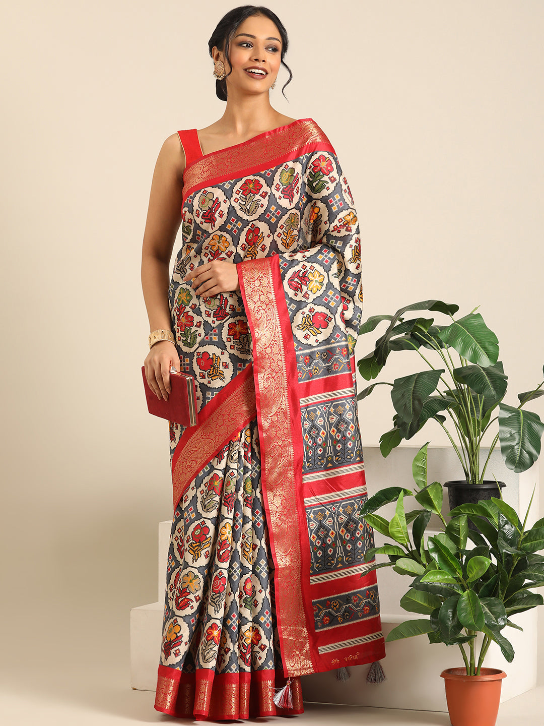 Niraaya–Red Printed Soft Silk Saree