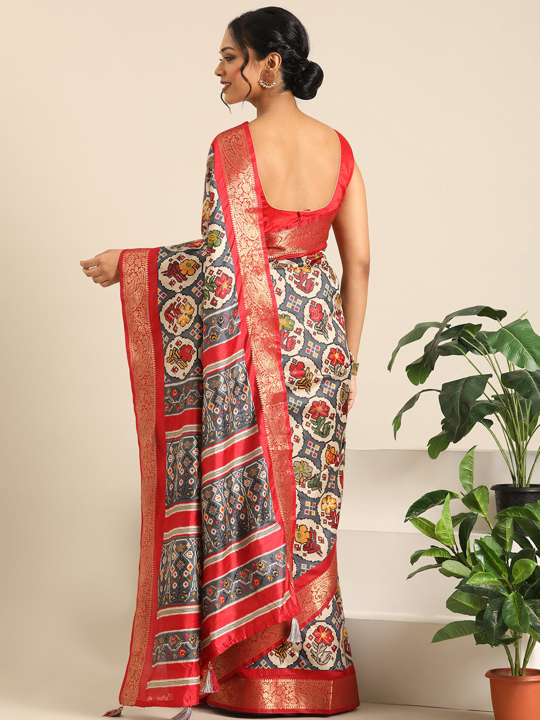 Niraaya–Red Printed Soft Silk Saree