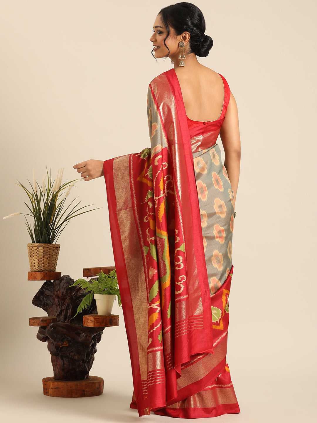Tanta–Grey Printed Soft Silk Saree