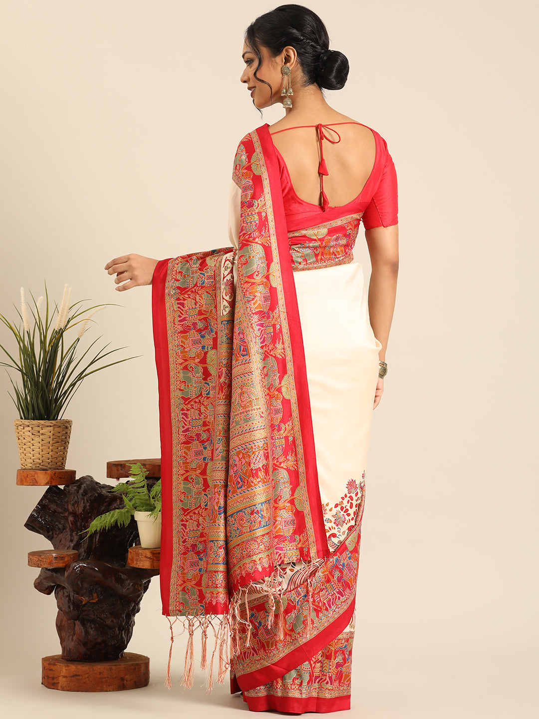Kumuda β Off White Printed Soft Silk Saree