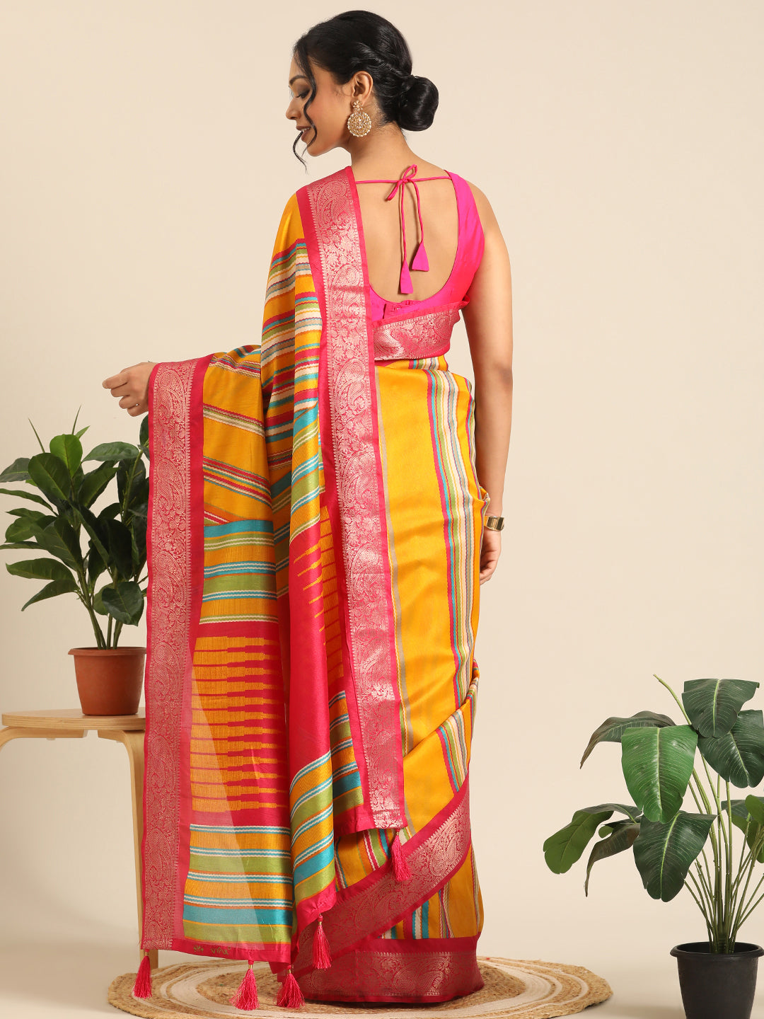 Niraaya–Yellow Printed Soft Silk Saree
