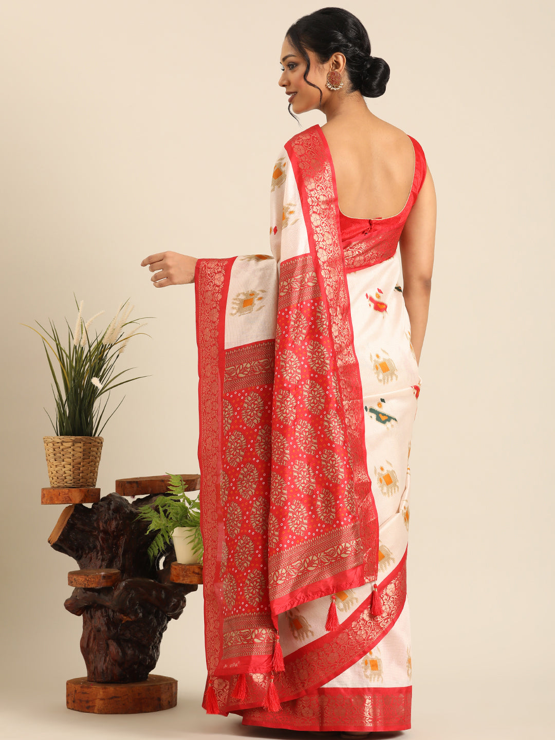 Vanya–Off White Printed Weaving Silk Saree