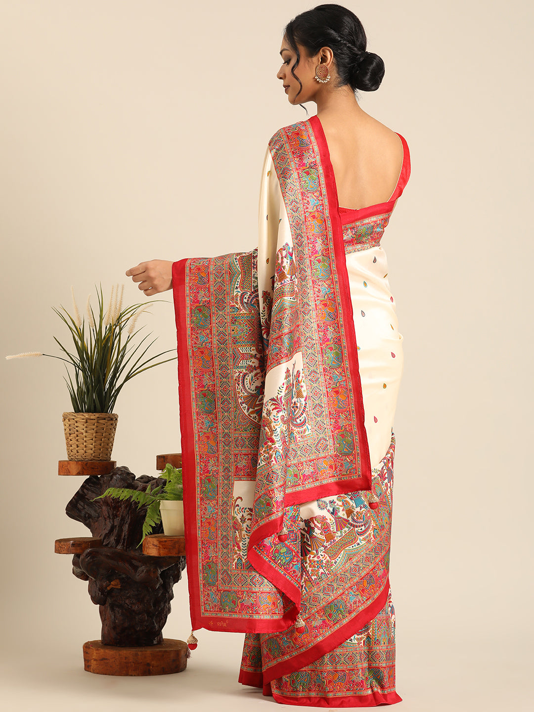 Kumuda β Off White Printed Soft Silk Saree