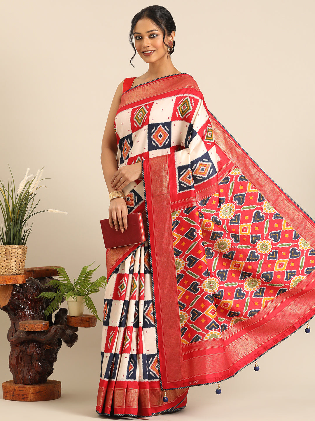 Rangrekha–White Printed Soft Silk Saree