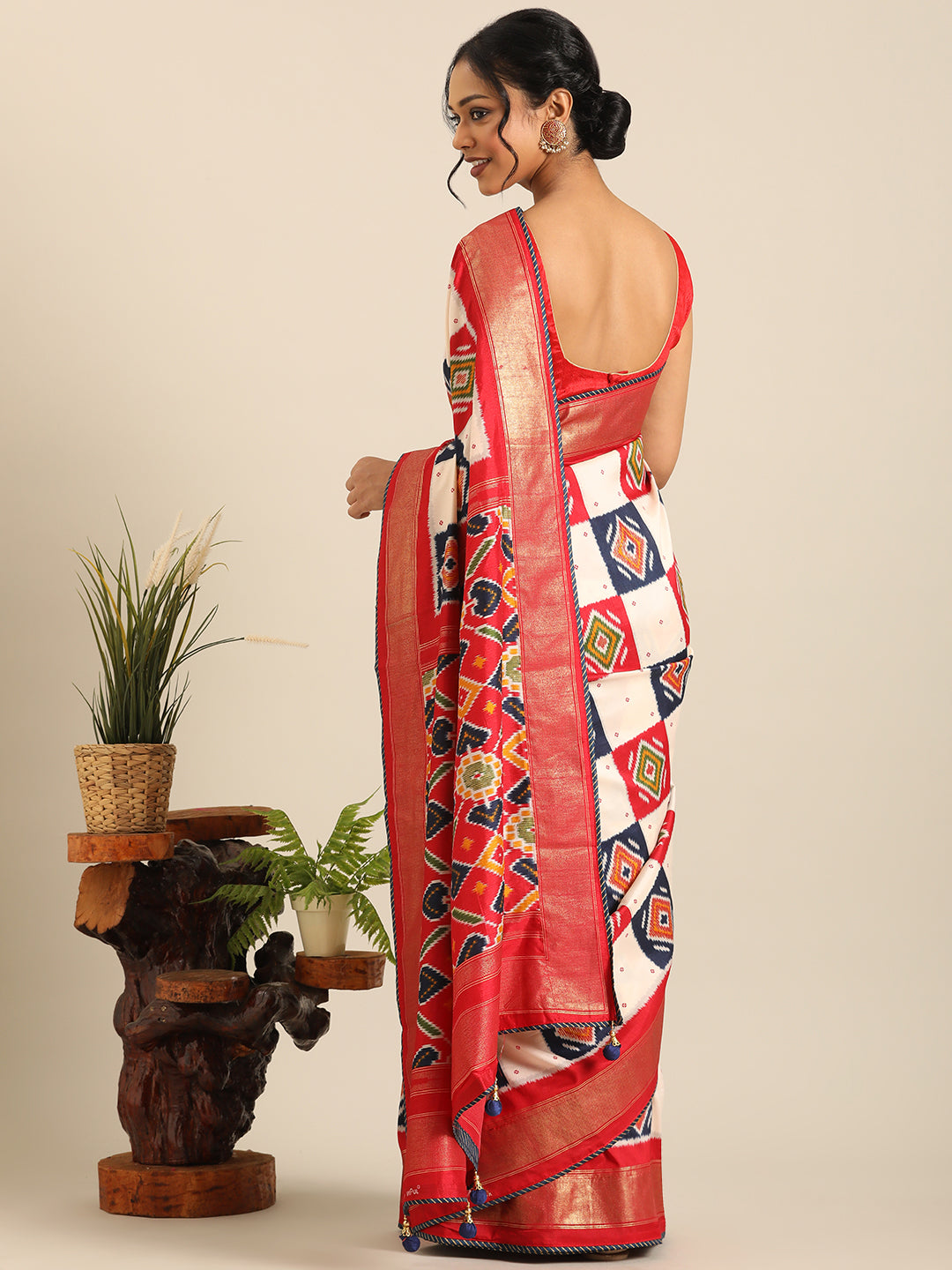 Rangrekha–White Printed Soft Silk Saree