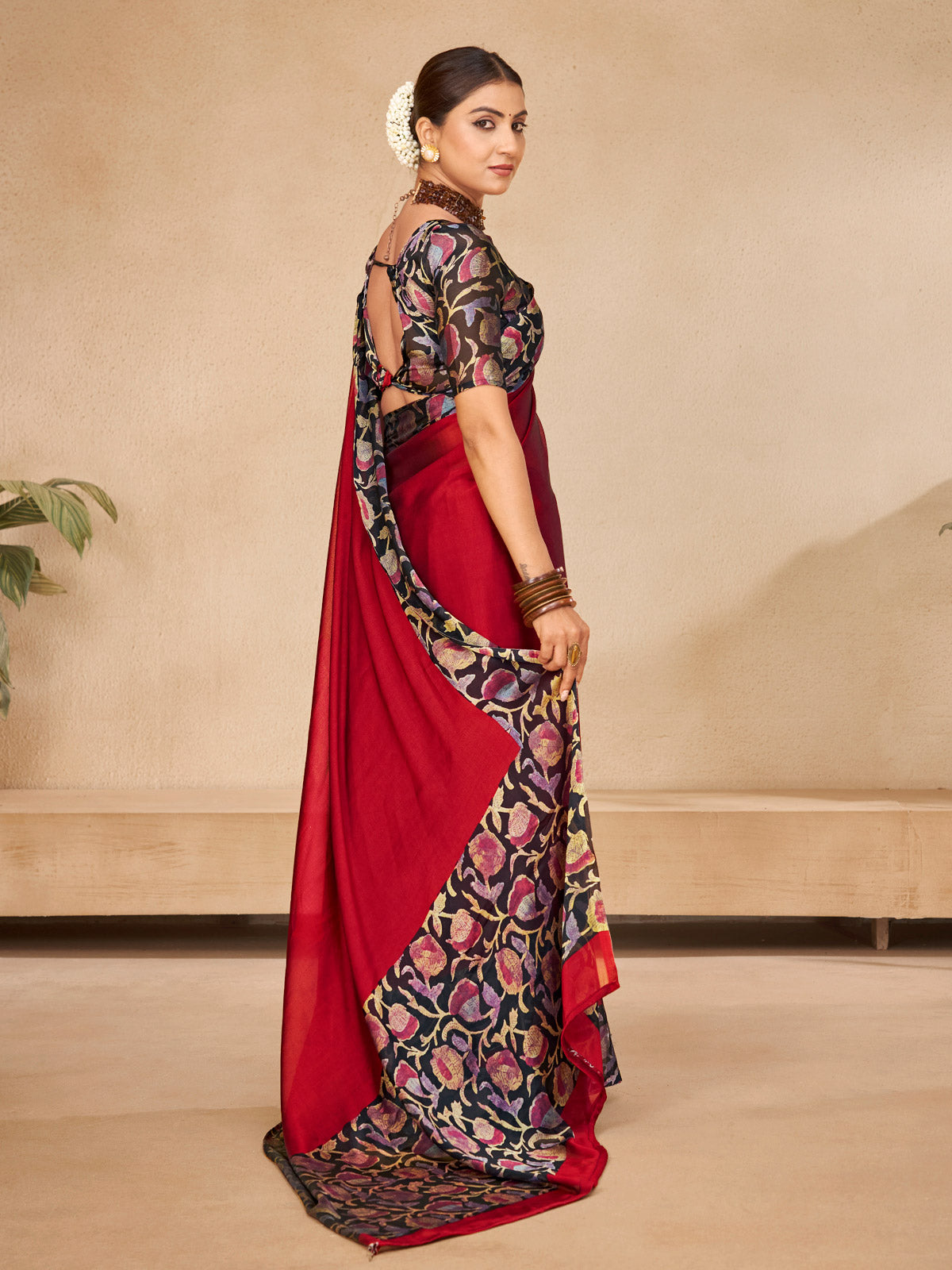 Ekvarna - Red Printed Chiffon Saree